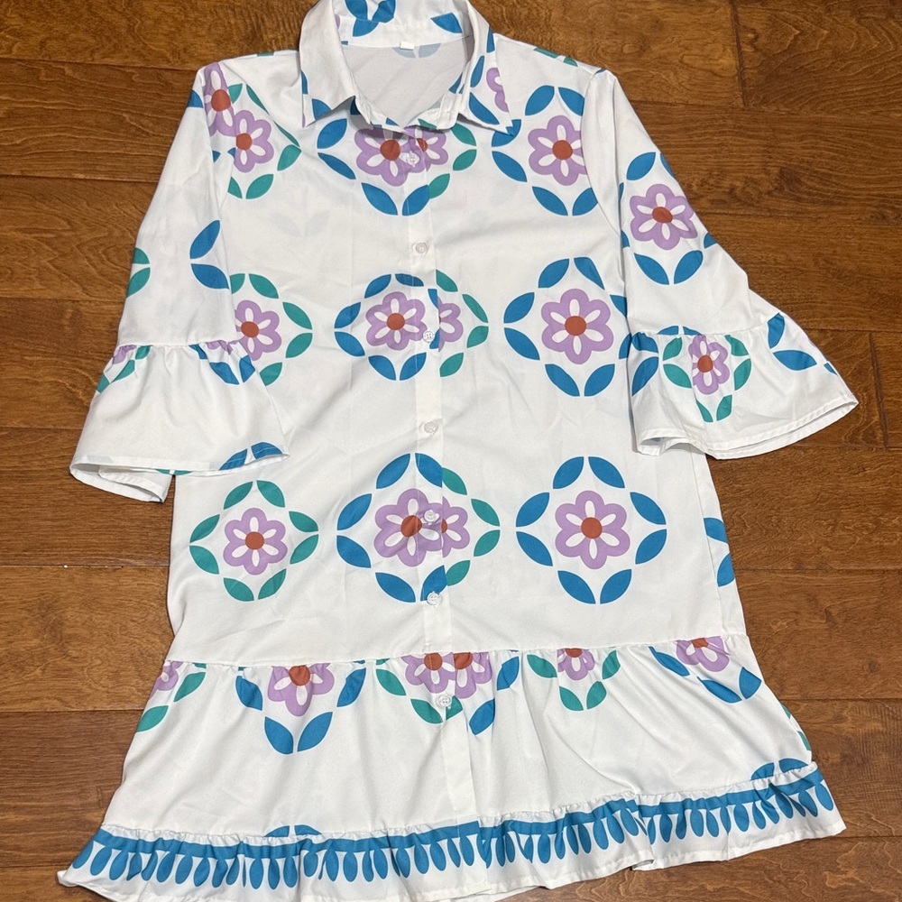 Like New Size Medium White Floral Patterned Dress